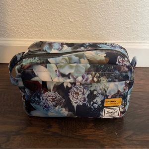 Chapter Dopp Kit
HERSCHEL SUPPLY CO.